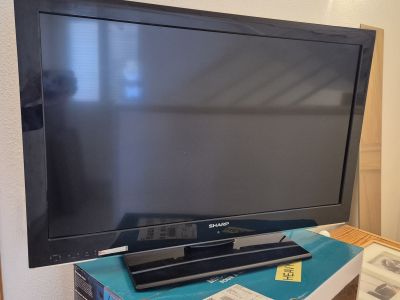 Verkaufe SHARP Fernseher Modell LC-32LE140E