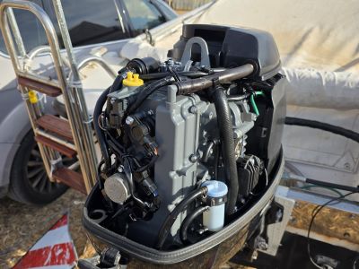 Vendo SUZUKI 50 CV motor fuera de borda con Powertrim