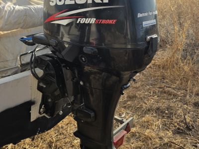 Vendo SUZUKI 50 CV motor fuera de borda con Powertrim