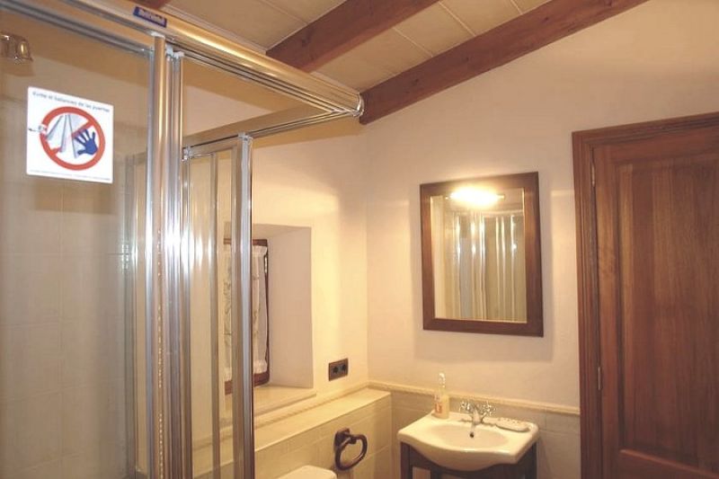 Alquiler de finca rústica con gran piscina, 2 habitaciones dobles, Cas Concos