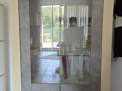VERSCHENKE Möbel-Set: Vitrine & Sideboard (Beton-Optik / Creme) Abholung Cala Millor