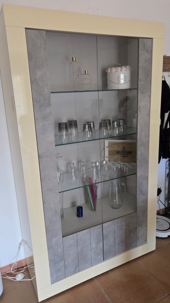 VERSCHENKE Möbel-Set: Vitrine & Sideboard (Beton-Optik / Creme) Abholung Cala Millor