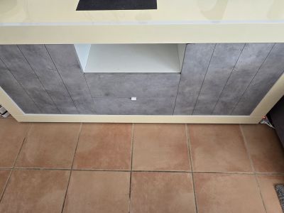 VERSCHENKE Möbel-Set: Vitrine & Sideboard (Beton-Optik / Creme) Abholung Cala Millor