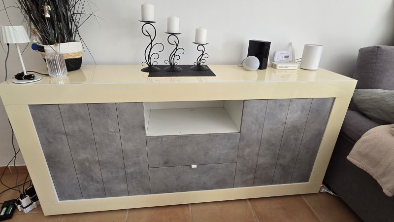VERSCHENKE Möbel-Set: Vitrine & Sideboard (Beton-Optik / Creme) Abholung Cala Millor