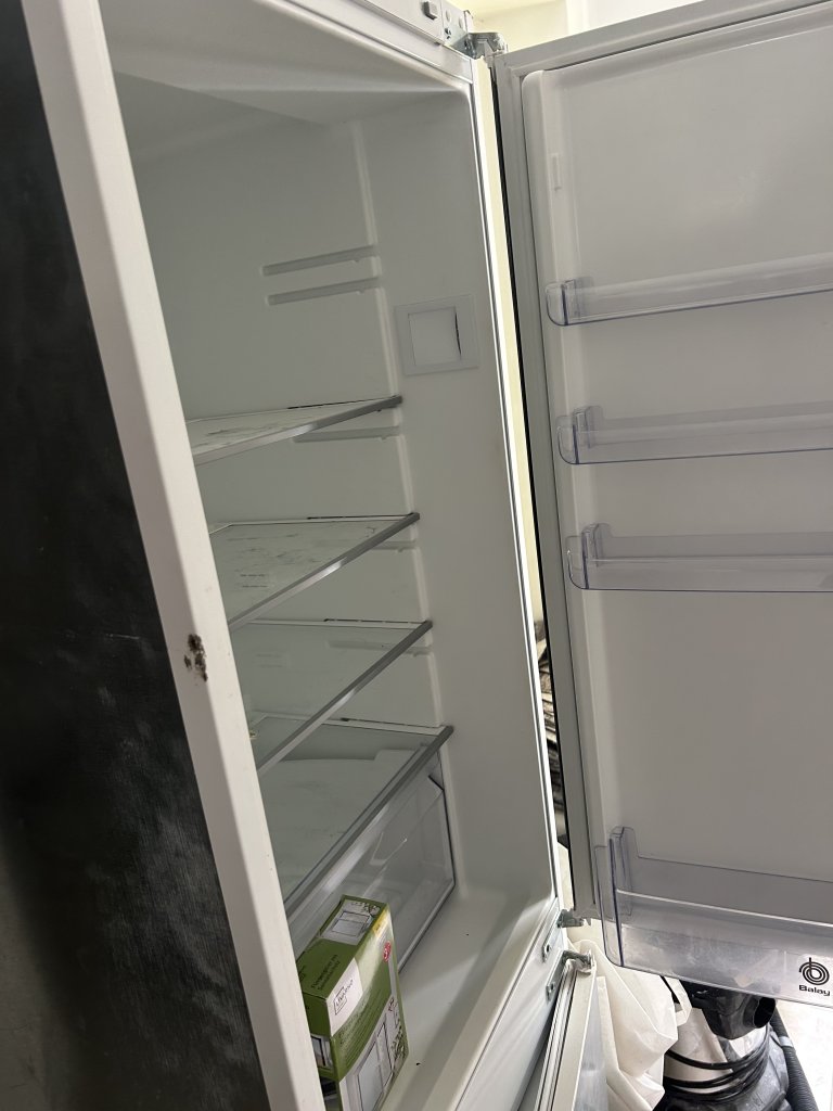 Verschenkte Einbau-Kühl-Gefrierschrank