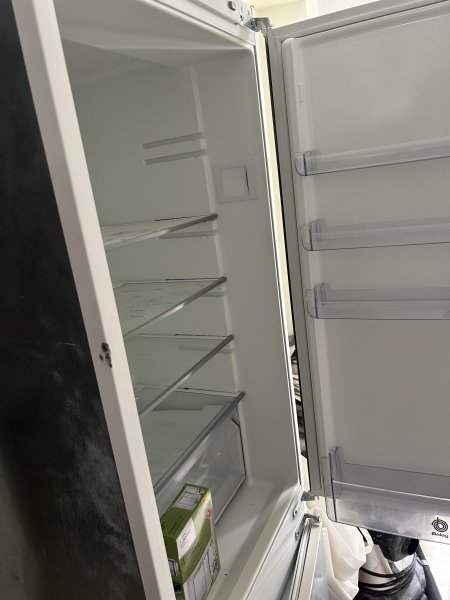 Verschenkte Einbau-Kühl-Gefrierschrank