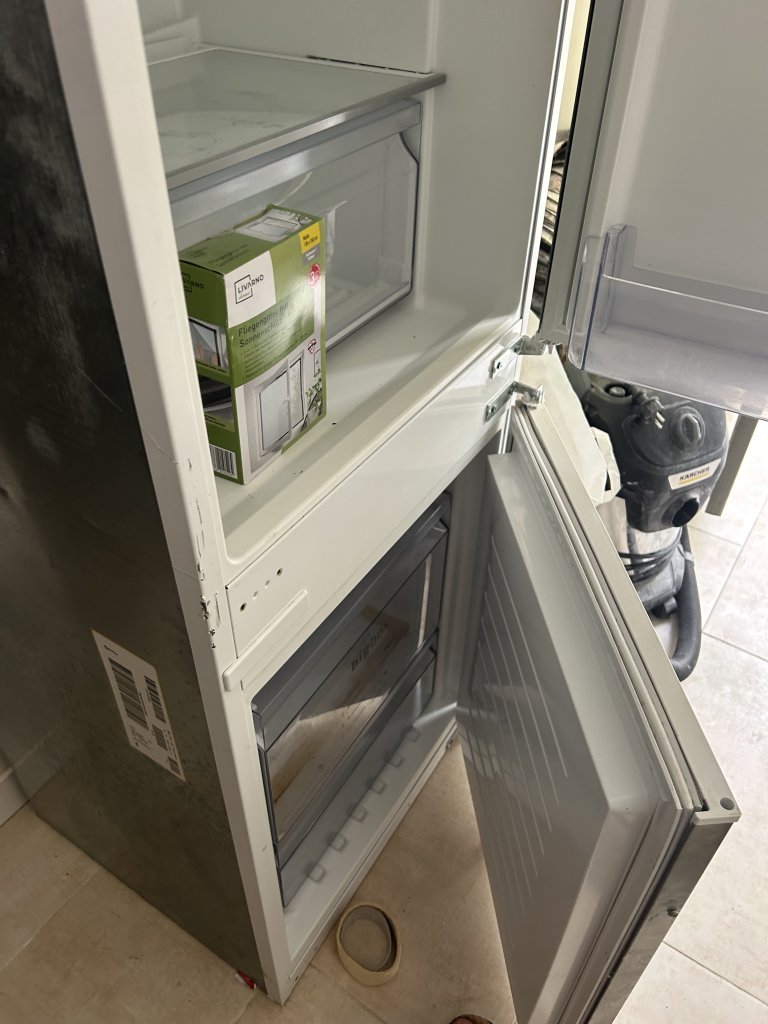 Verschenkte Einbau-Kühl-Gefrierschrank