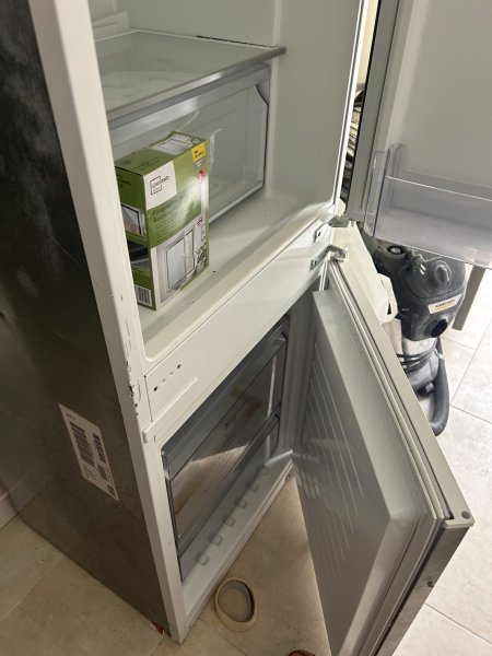 Verschenkte Einbau-Kühl-Gefrierschrank