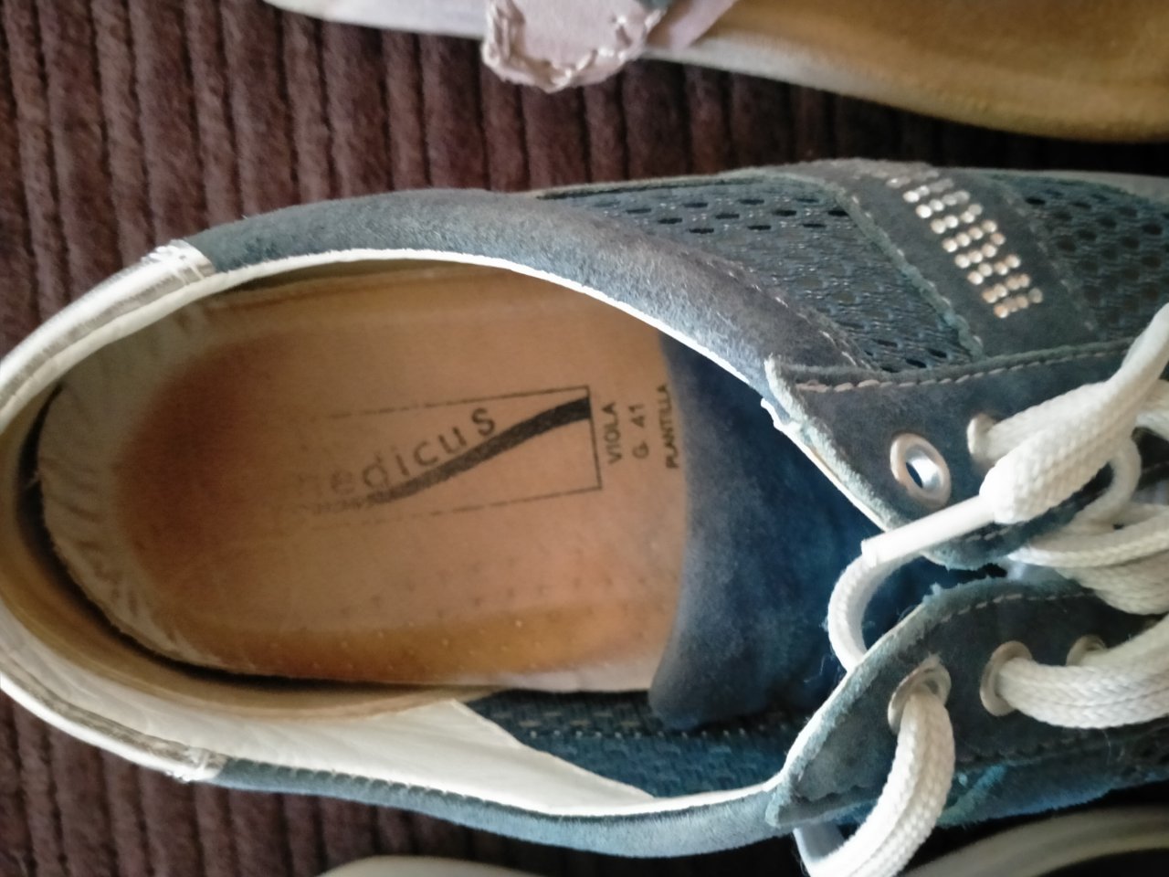 Verschiede Bekleidung, Jumpsuite, T Shirt, Tücher, Hüte, Schuhe