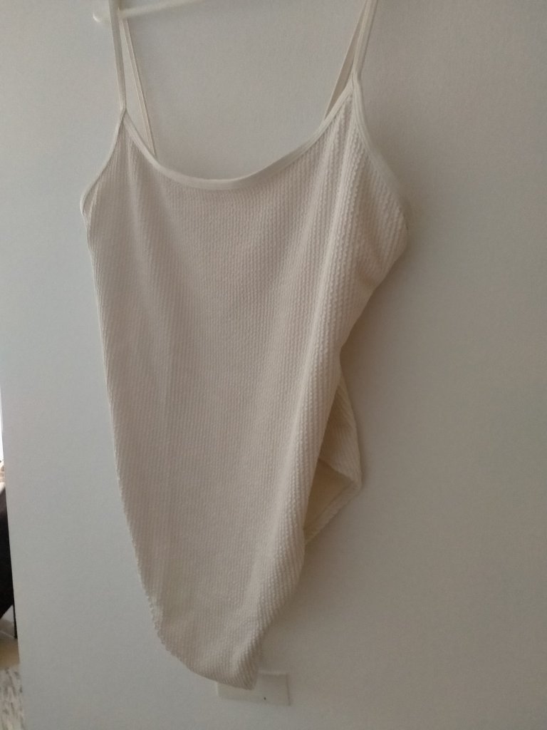Verschieden Blusen und 1 Lederkleid