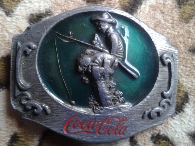 Verschiedene Coca-Cola Gürtelschnallen – Vintage Style