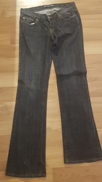 Verschiedene Hosen – neu und ungetragen