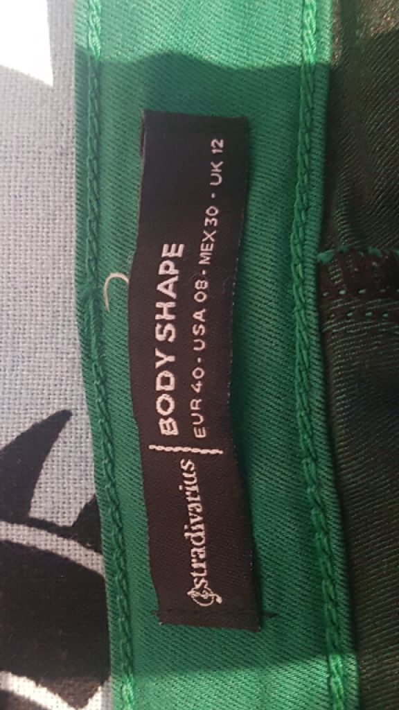 Verschiedene Hosen – neu und ungetragen