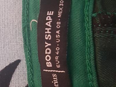 Verschiedene Hosen – neu und ungetragen