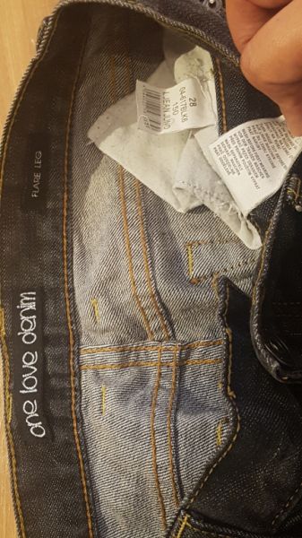 Verschiedene Hosen – neu und ungetragen