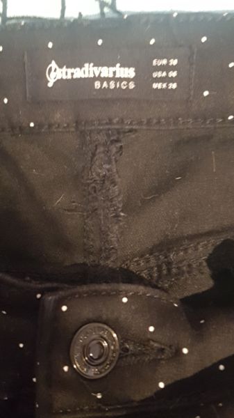 Verschiedene Hosen – neu und ungetragen