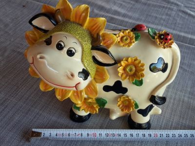 Various cow-shaped piggy banks  original decoration & gift idea