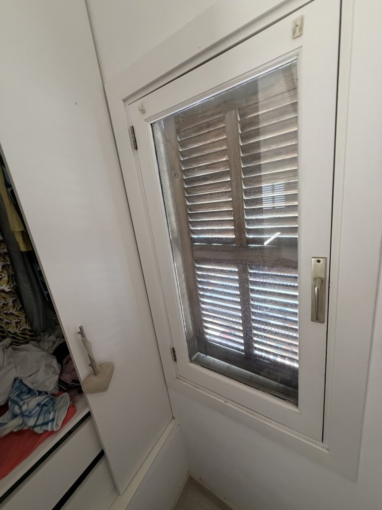 Verschiedenen Holzfenster mit Isolierverglasung