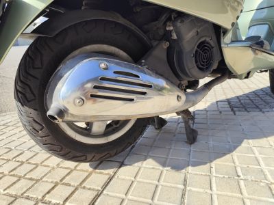 Vespa LXV 125 Piaggio Verde