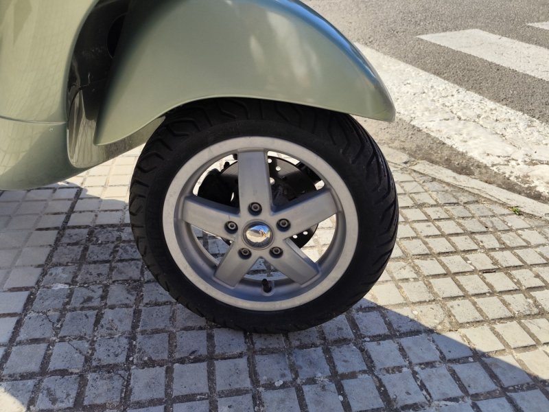 Vespa LXV 125 Piaggio Verde