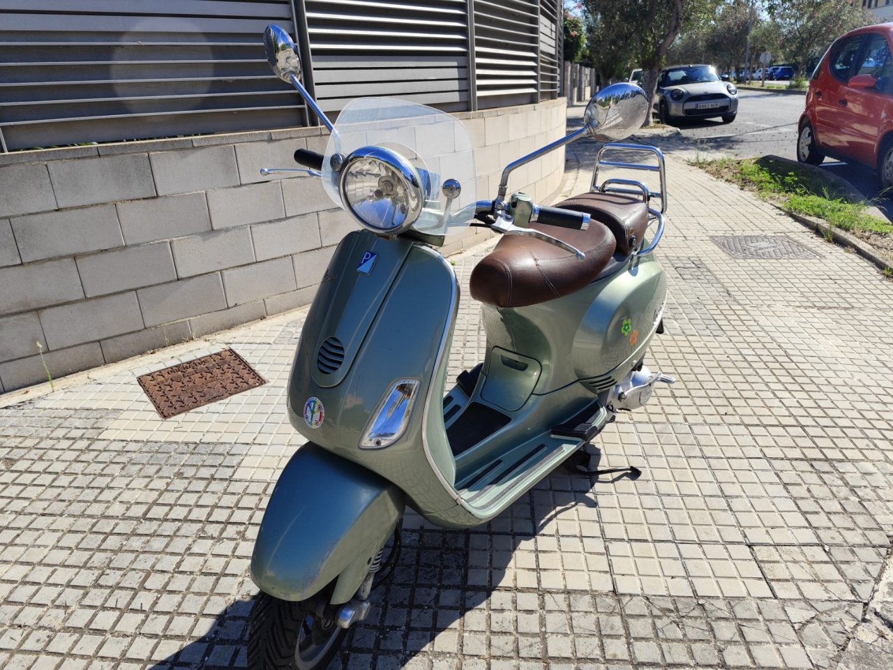 Vespa LXV 125 Piaggio Verde