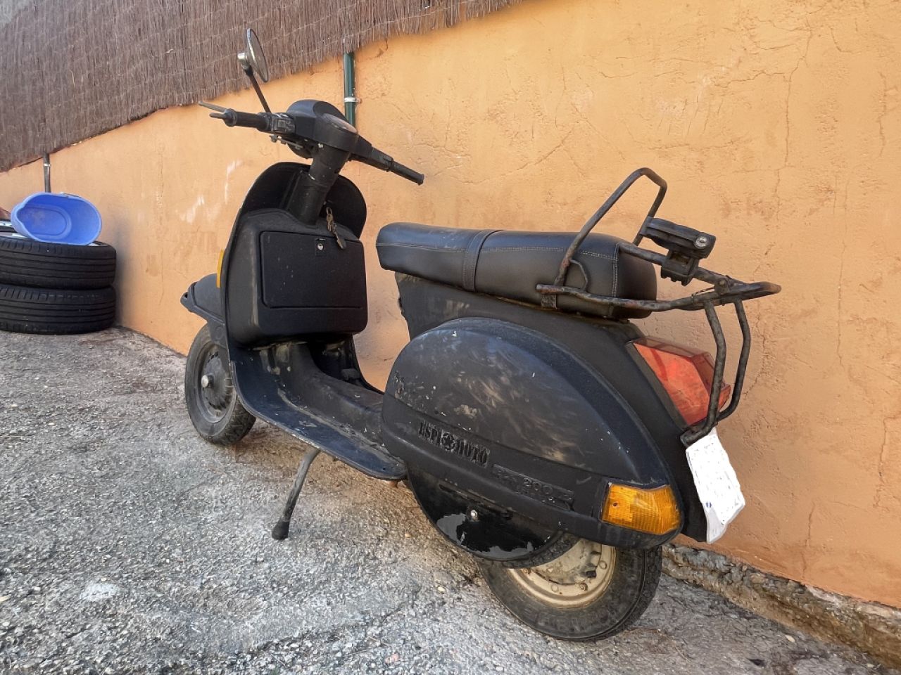 Classic Vespa Motorcycle Model Iris 200cc Year 1987