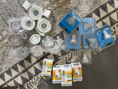 Viel Lampen Zubehör; Birnen und Einbaustrahler