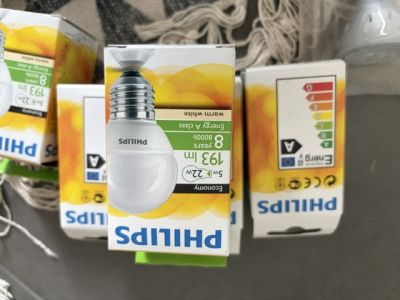 Viel Lampen Zubehör; Birnen und Einbaustrahler