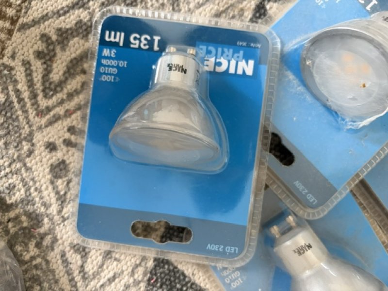 Viel Lampen Zubehör; Birnen und Einbaustrahler