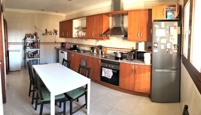 VILAFRANCA DE BONANY: 3 SZ-Wohnung 126 m2  mit Balkon im 2-Parteien-Haus fussläufig zum Stadtkern