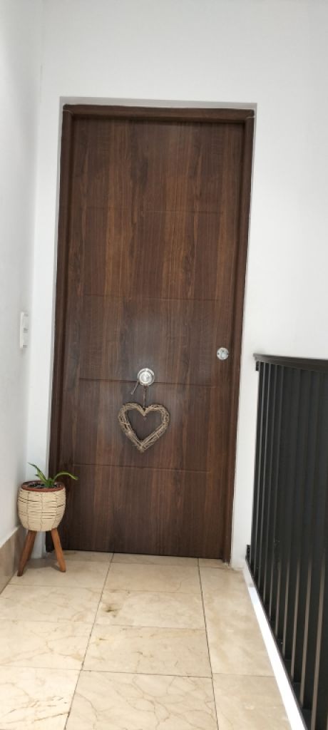 VILAFRANCA DE BONANY: 3 SZ-Wohnung 126 m2  mit Balkon im 2-Parteien-Haus fussläufig zum Stadtkern