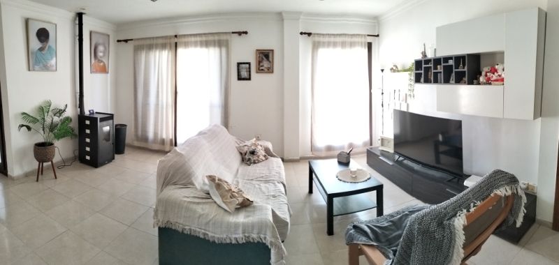 VILAFRANCA DE BONANY: 3 SZ-Wohnung 126 m2  mit Balkon im 2-Parteien-Haus fussläufig zum Stadtkern