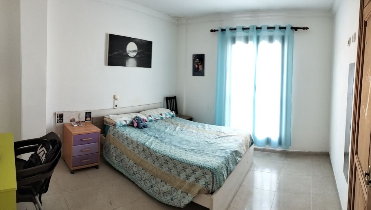 VILAFRANCA DE BONANY: 3 SZ-Wohnung 126 m2  mit Balkon im 2-Parteien-Haus fussläufig zum Stadtkern