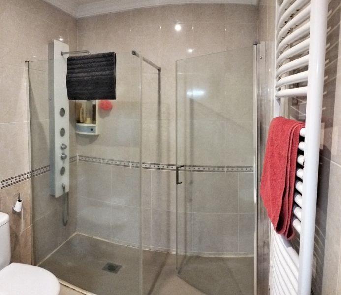 VILAFRANCA DE BONANY: 3 SZ-Wohnung 126 m2  mit Balkon im 2-Parteien-Haus fussläufig zum Stadtkern