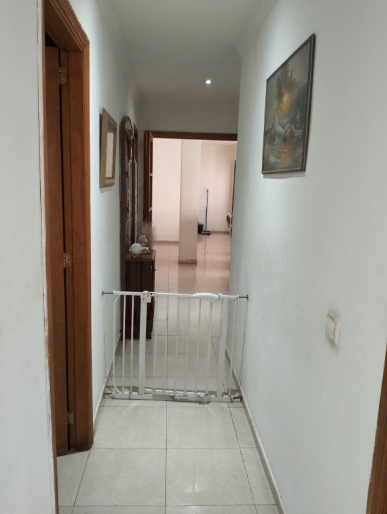 VILAFRANCA DE BONANY: 3 SZ-Wohnung 126 m2  mit Balkon im 2-Parteien-Haus fussläufig zum Stadtkern