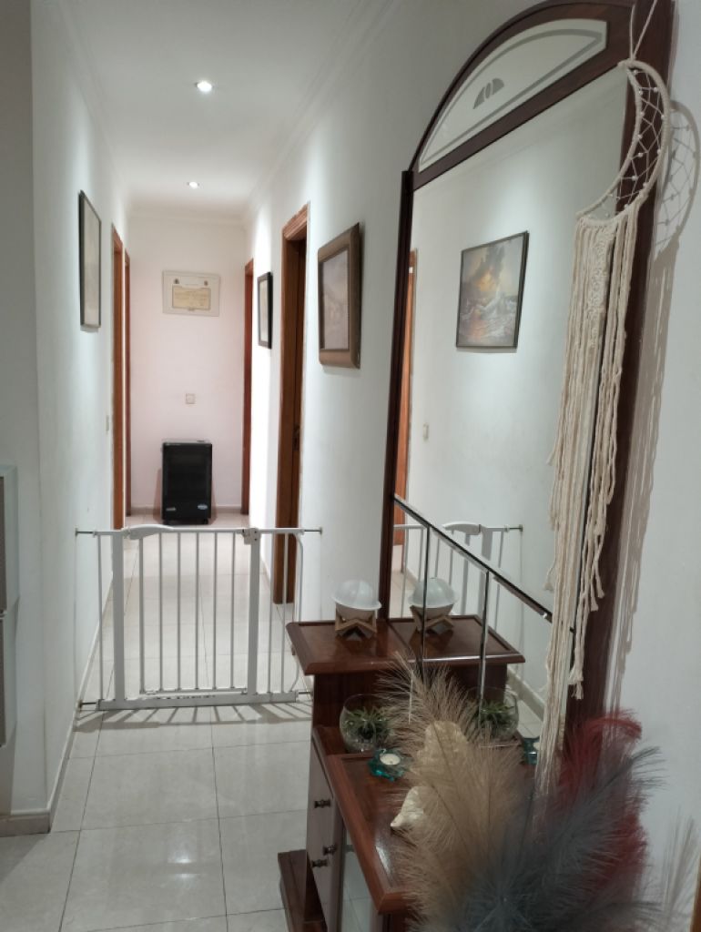 VILAFRANCA DE BONANY: 3 SZ-Wohnung 126 m2  mit Balkon im 2-Parteien-Haus fussläufig zum Stadtkern