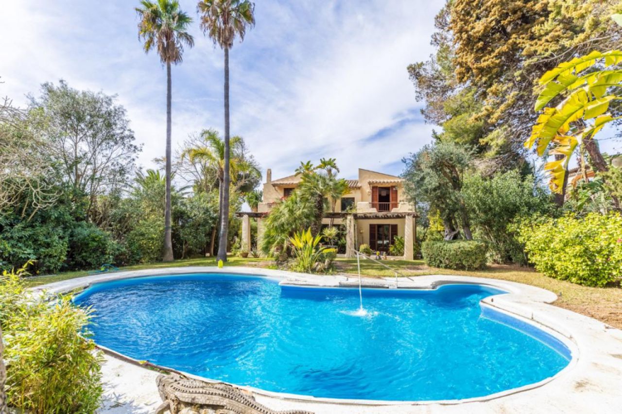Villa im Ibizastil mit Pool in Cielo de Bonaire Alcudia