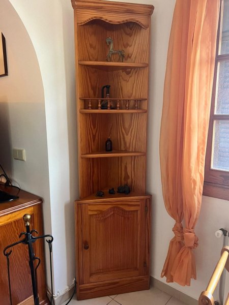 Vitrine, Truhe, 2 Eckregal