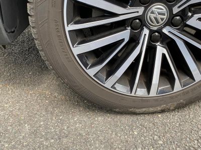 Volkswagen T6 Multivan BULLI 4Motion / 2 elektrische Türen / DYNAUDIO / Kamera