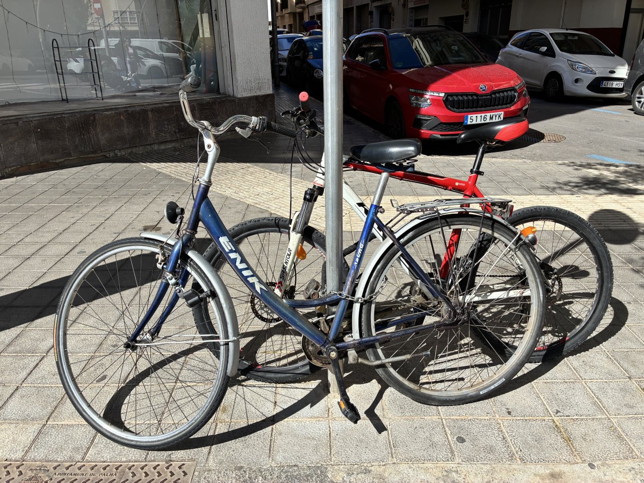 Voll funktionsfähiges Fahrrad - funktionierende Gänge, Licht, Schloss, neue Reifen etc