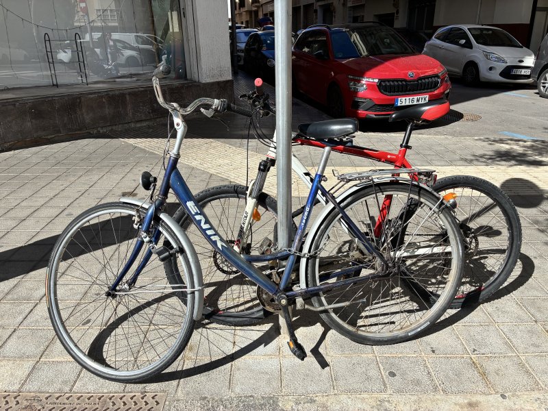 Voll funktionsfähiges Fahrrad - funktionierende Gänge, Licht, Schloss, neue Reifen etc