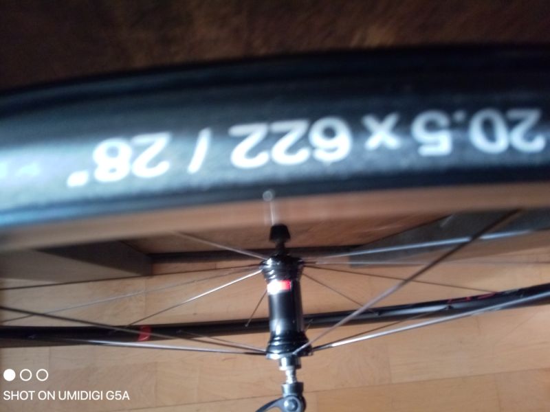 Rueda delantera / Bicicleta de carretera aluminio