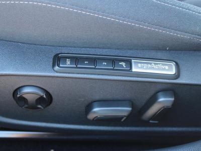 VW Golf 8 Hybrid DSG