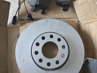 VW Passat Bremsscheiben+Beläge Neu