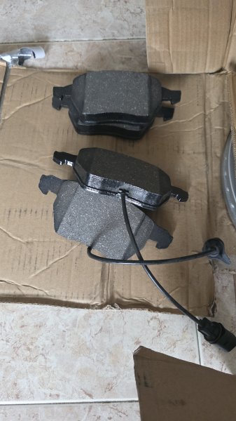 VW Passat Bremsscheiben+Beläge Neu