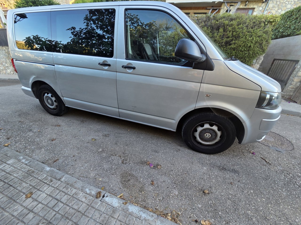 VW T5 Multivan 140 PS mit Vanessa-Campingausbau  7 Sitze  Mallorca  deutsche Zulassung