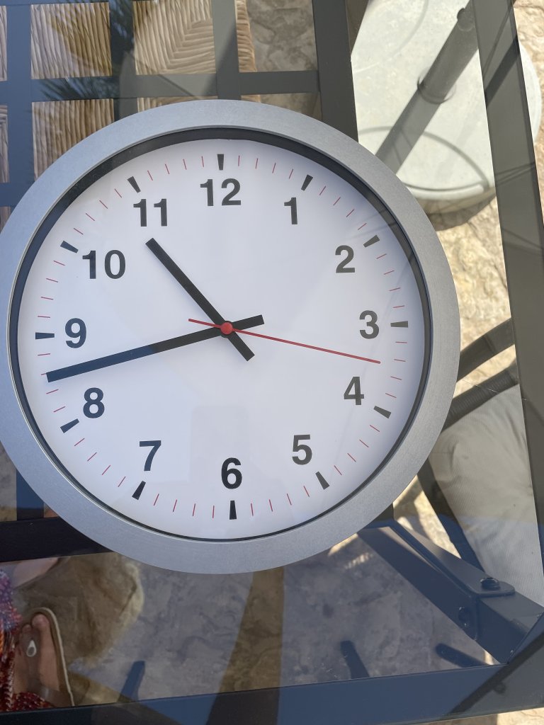 Wanduhr in Grau von IKEA 27 cm Durchmesser Batterie Betrieben