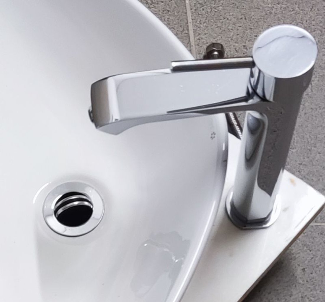 Waschbecken inkl. Armatur