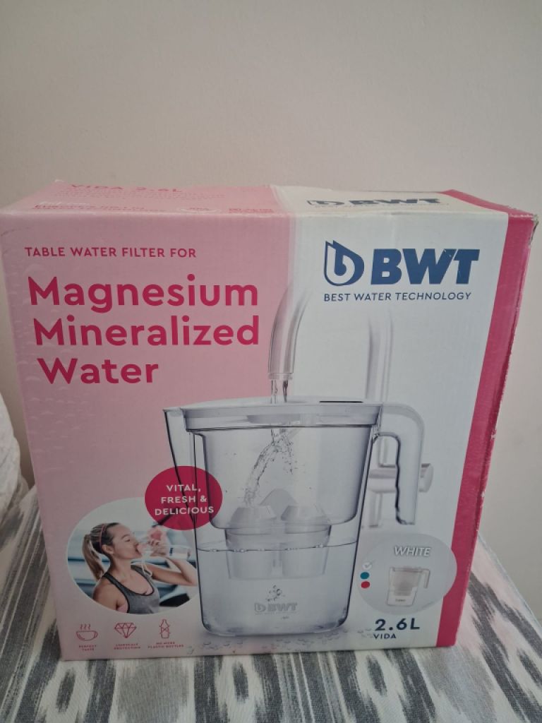 Wasserfilter weiß N E U, 2,6 Liter , Filter 1,4 Liter