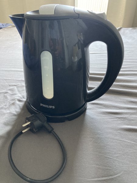 Wasserkocher, Salatschleuder, tiefe Pfanne